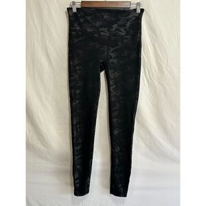Spanx Faux Leather Leggings Matte Black Camo Size L Mid Rise Hipster